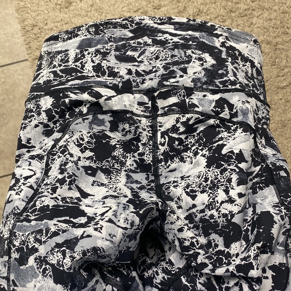 Lululemon Super lightweight no sweat breathable limited edition seamless bottoms - Picture 7 of 11